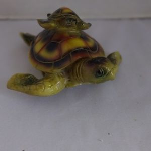 LCI ResinTurtle & baby Figure
